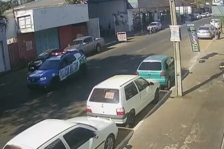 Família das vítimas diz que policial teve relacionamento com a mulher Casal morre ao ser perseguido por viatura da PM em Caldas Novas