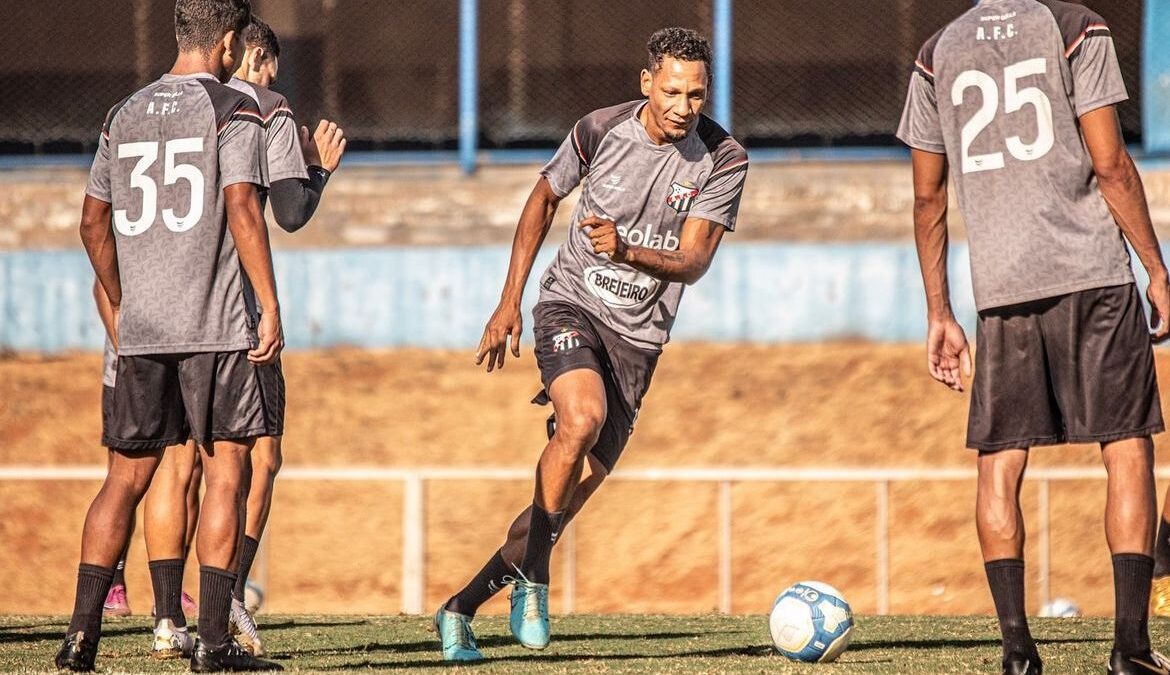 Marcão treinando no Jonas Duarte