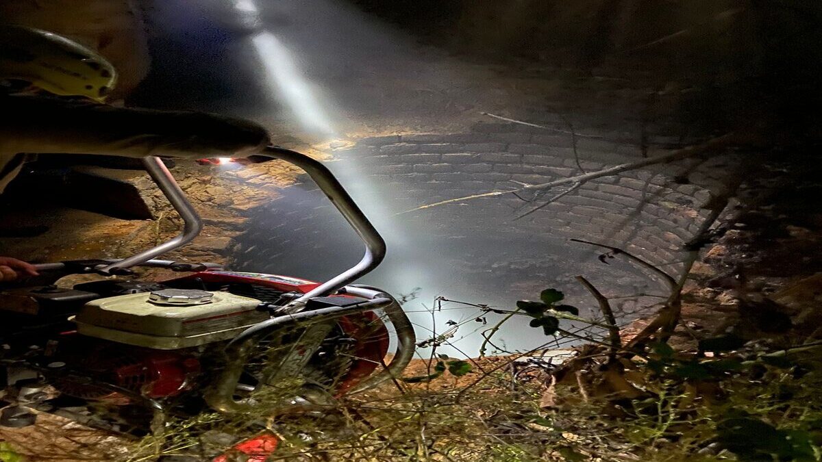 Imagem colorida mostra uma cisterna