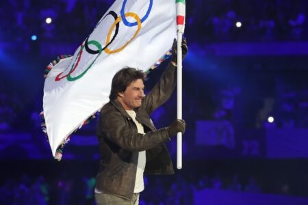 De rapel, Tom Cruise representa Los Angeles no encerramento da Olimpíada de Paris 2024