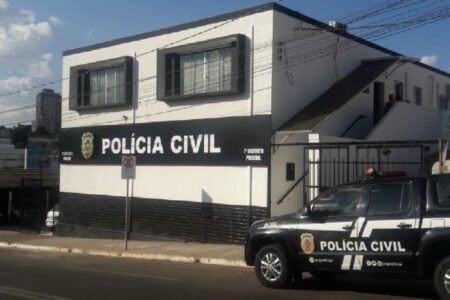 Mãe e filha são atacadas a facadas por desconhecida em Catalão; agressora foi presa Agressora foi imobilizada até a chegada dos policiais