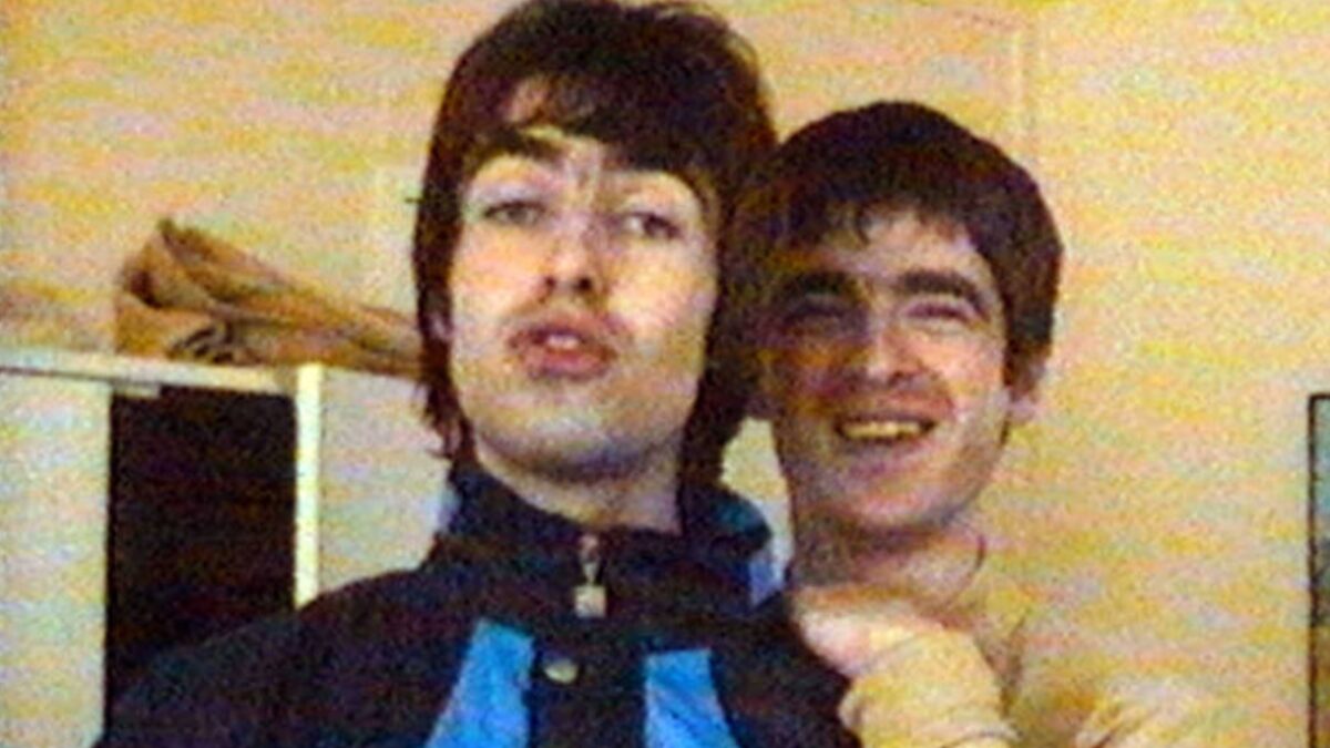 Oasis: Liam e Noel Gallagher confirmam retorno 15 anos após fim do grupo Famosos como Cauã Reymond demonstraram animação com o retorno