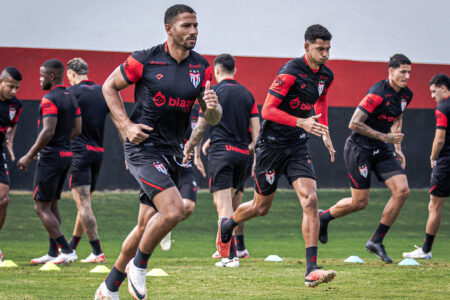 Gonzalo Freitas treinando com os companheiros