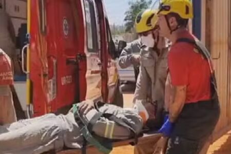 Operários caíram de seis metros de altura em prédio de Goiânia, dizem bombeiros