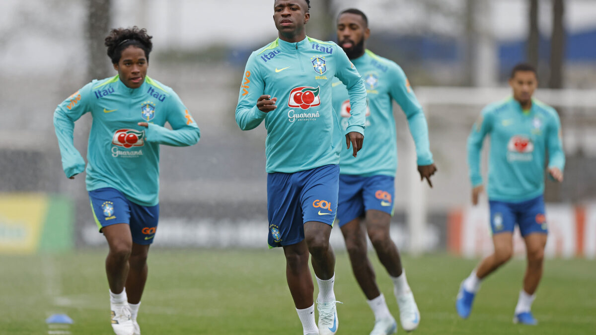 Vinicius Junior no aquecimento da Seleção