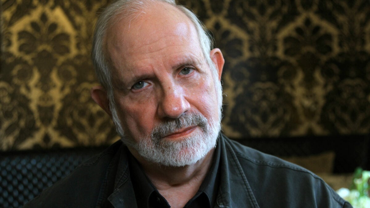 Brian De Palma tem (pelo menos) mais um longa em mente. O diretor de sucessos como "Scarface" e "Os Intocáveis" disse à Vulture que ele tem mais um filme em andamento. O anúncio foi uma surpresa para alguns no ramo, já que vários profissionais da área tinham ouvido que "Brian De Palma havia terminado de dirigir". Aparentemente não.