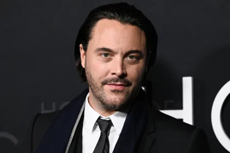 Jack Huston foi escalado como um personagem regular na série live-action do "Homem-Aranha Noir" na Amazon, revelou a Variety.