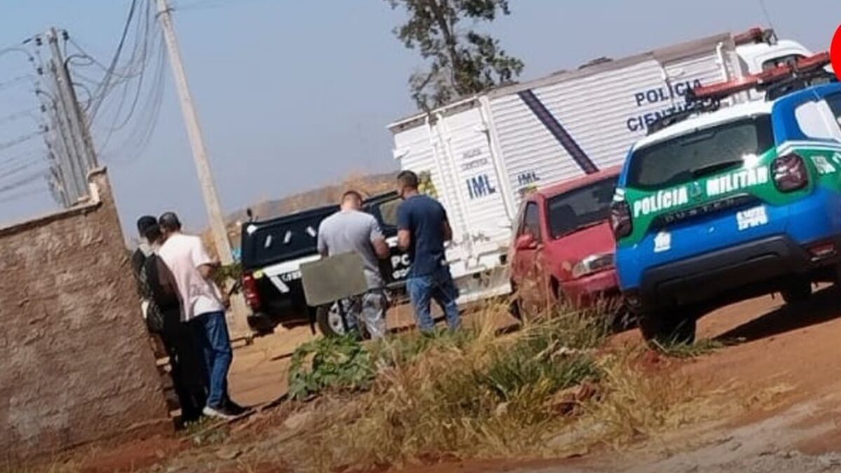 Homem que morava na quitinete onde aconteceu o crime desapareceu Corpos de jovens são encontrados com sinais de facadas em Goianésia