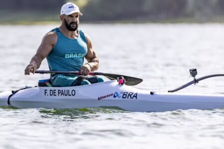 Fernando Rufino em ação na canoa