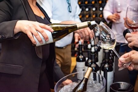 Evento em Pirenópolis reúne mais de 80 vinhos para degustação