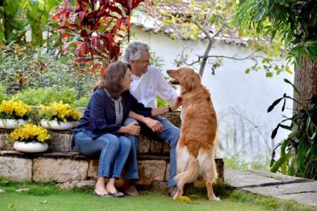 Governador disse que animal teve agravamento no quadro neurológico Caiado lamenta morte do cachorro Balu: "dormia ao meu lado"