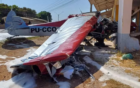 Avião atinge van e moto antes de cair no Piauí (Divulgação/PRF)