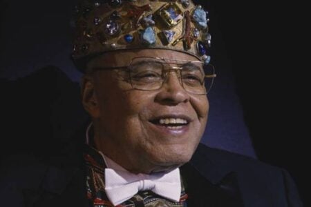 Vencedor do EGOT e voz de Mufasa e Darth Vader, James Earl Jones morre aos 93 anos