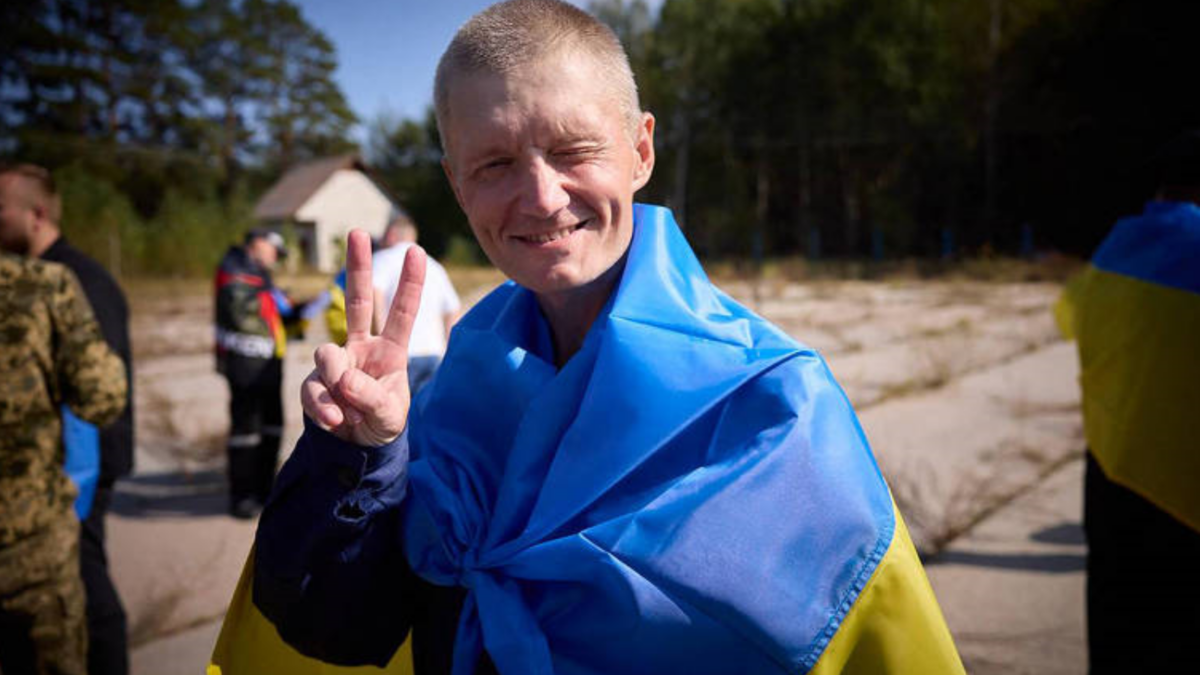 Prisioneiro ucraniano solto depois de acordo com a Rússia (Foto: Governo da Ucrânia)