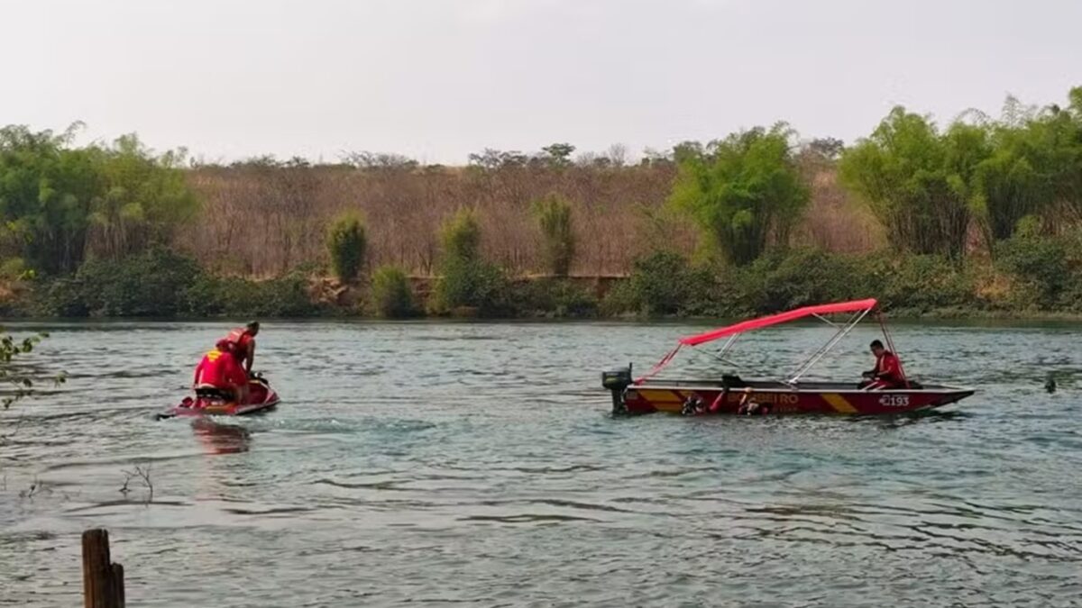 Homem morre afogado ao tentar salvar esposa que se desequilibrou ao tirar foto no Rio Paranaíba A mulher foi socorrida e passa bem
