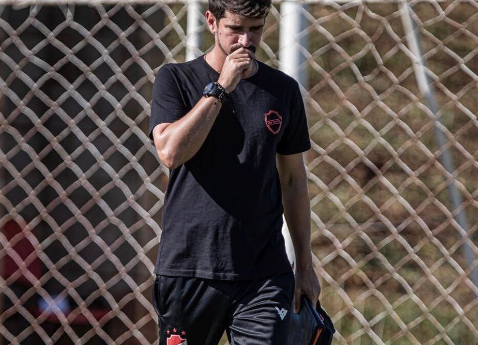 Gabriel Lisboa técnico do Vila Nova Sub-17