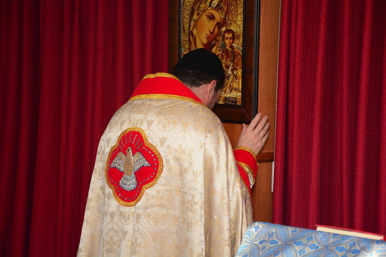 Padre Milton Justos durante cerimônia em Piracanjuba (Foto: divulgação)