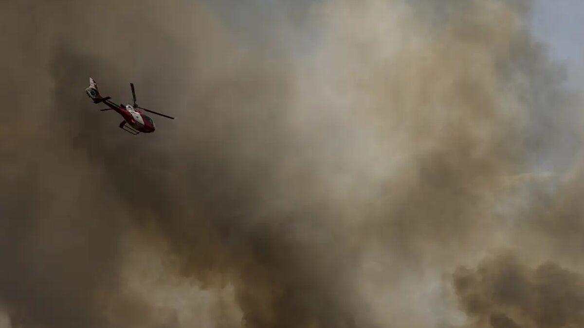 Fogo do Parque Nacional de Brasília se aproxima das casas