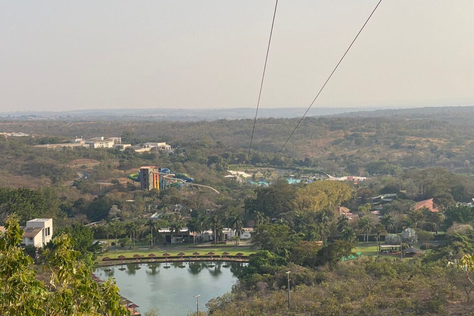 Atrações Hot Park - Mega Tirolesa