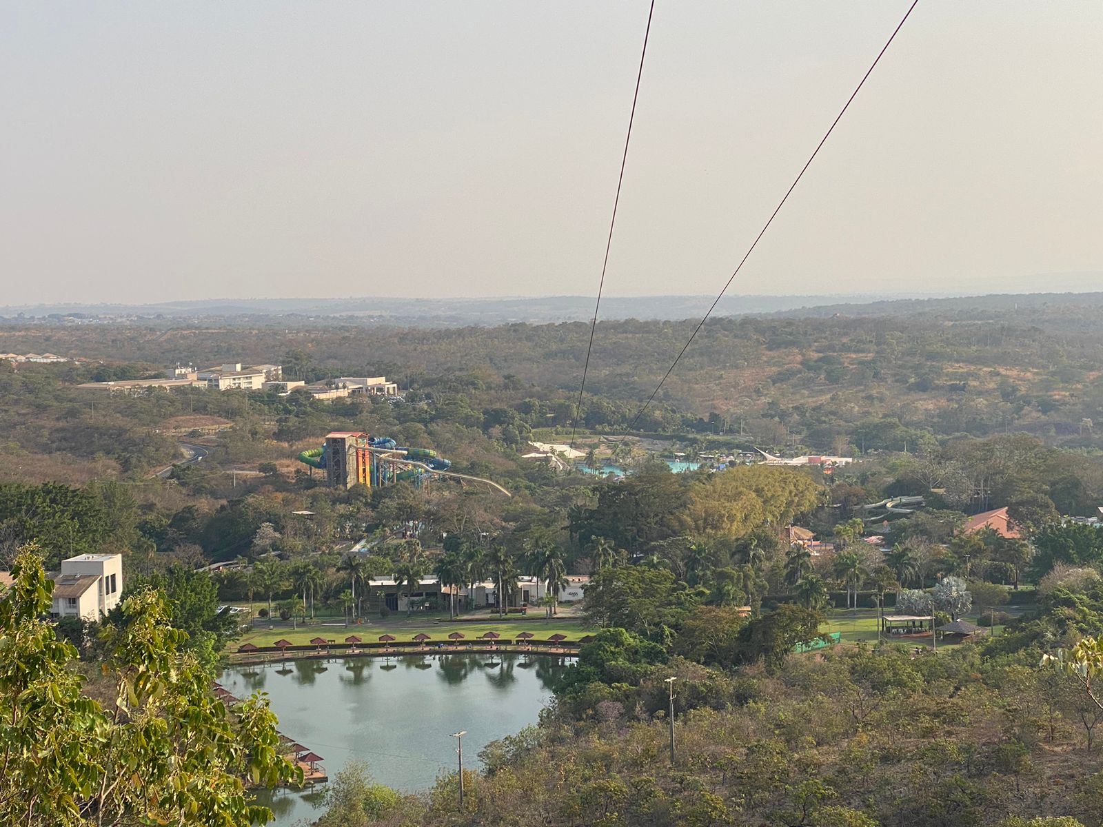 Atrações Hot Park - Mega Tirolesa