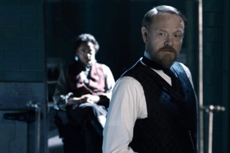 A estimada carreira de ator de Jared Harris inclui atuações indicadas ao Emmy por "Mad Men" e "The Crown", além de papéis em filmes como "O Curioso Caso de Benjamin Button", de David Fincher, o que torna seu papel coadjuvante no infame fracasso "Morbius", da Sony e baseado nos quadrinhos da Marvel, um caso estranho. E, no entanto, às vezes um ator só precisa pagar as contas.