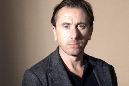 Tim Roth, de "O Incrível Hulk" e "Cães de Aluguel", entrou para o elenco do filme de "Peaky Blinders". O ator vai aparecer ao lado de Cillian Murphy no longa da Netflix, que continua a história da série homônima de sucesso. Detalhes de seu papel ainda não foram revelados.