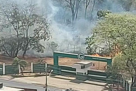 Incêndio atinge área no Centro de Treinamento do Goiás Esporte Clube, em Goiânia