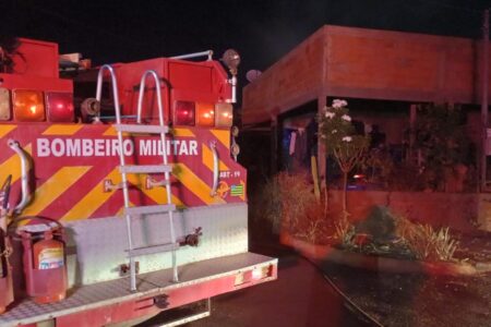 Caso aconteceu no Setor Solar Betel Criança de 1 ano morre carbonizada após casa pegar fogo na cidade de Mineiros