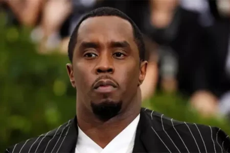 A Netflix está produzindo uma série documental produzida por Curtis “50 Cent” Jackson sobre as acusações de tráfico sexual e extorsão, bem como alegações de agressão sexual e abuso violento contra Sean “Diddy” Combs. Alexandria Stapleton irá dirigir o projeto, que está atualmente em produção.