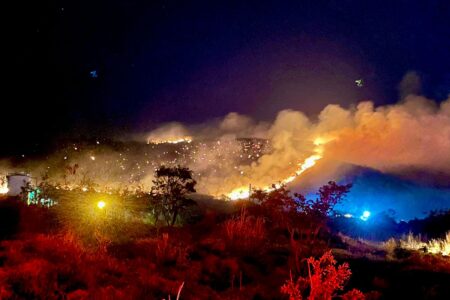 Corpo de Bombeiros realizou força-tarefa com proprietários de chácaras Incêndio na Serra das Areias é controlado, mas monitoramento continua