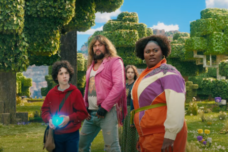 “Tudo o que você pode sonhar aqui, você pode realizar”, diz Jack Black no primeiro trailer de “Minecraft - O Filme”, que chega aos cinemas em abril de 2025.