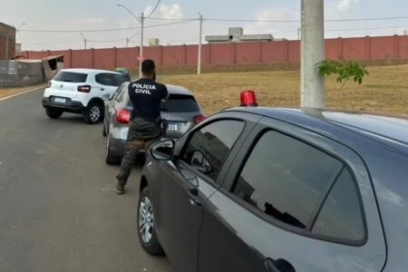 Polícia apreende carro de luxo de ex-síndico suspeito de desviar dinheiro de condomínio em Goiânia Prejuízo causado é de R$ 3 milhões