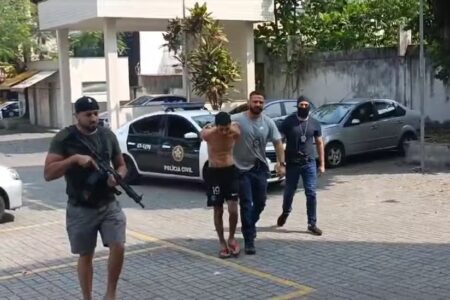 Homem é preso ao matar amigo e esconder o corpo no próprio quintal, no Rio Assassinato foi devido a dívidas entre eles