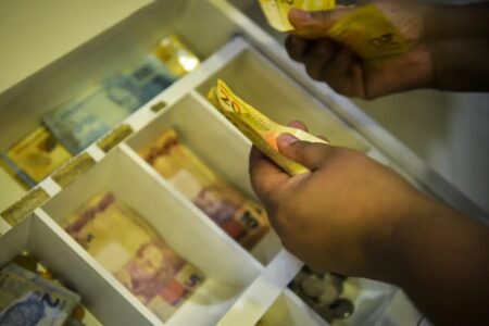 Brasileiros ainda não sacaram R$ 8,56 bi de valores a receber