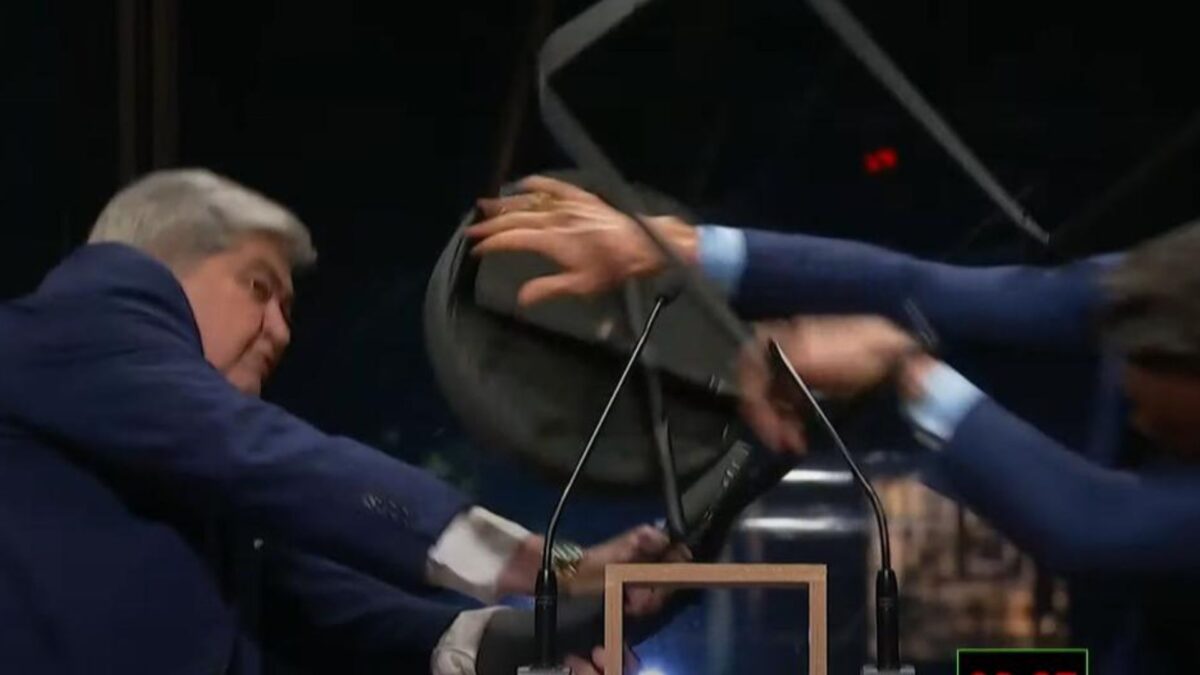 Marçal compara agressão de Datena a facada em Bolsonaro e tiro em Trump Candidato levou uma cadeirada do adversário neste domingo (15)