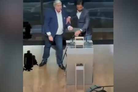 Novo vídeo mostra cadeirada de Datena a Pablo Marçal; assista Jornalista atacou influencer e foi expulso de debate da TV Cultura