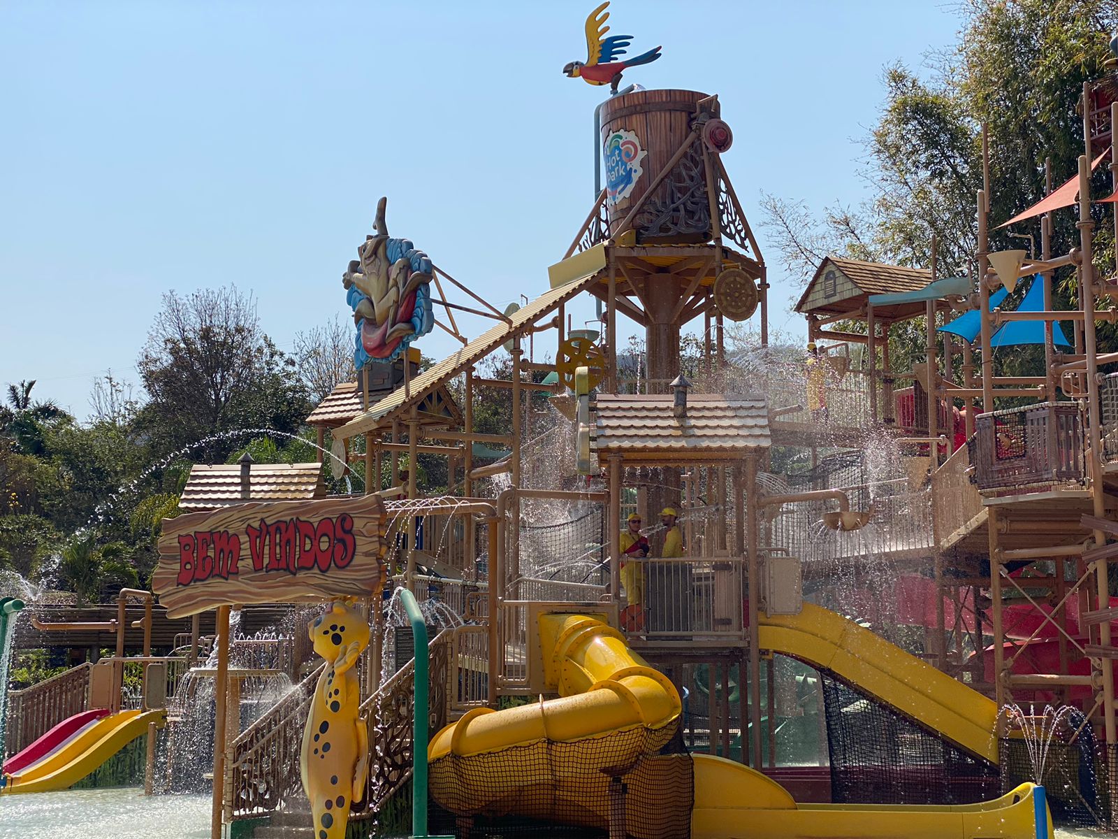 Atrações Hot Park - Hotibum