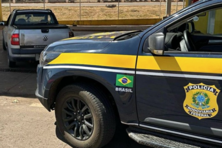 Carro apreendido pela PRF na BR-040, com 20 mil em débitos (Foto: Divulgação)