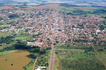 Imagem mostra a vista de uma cidade