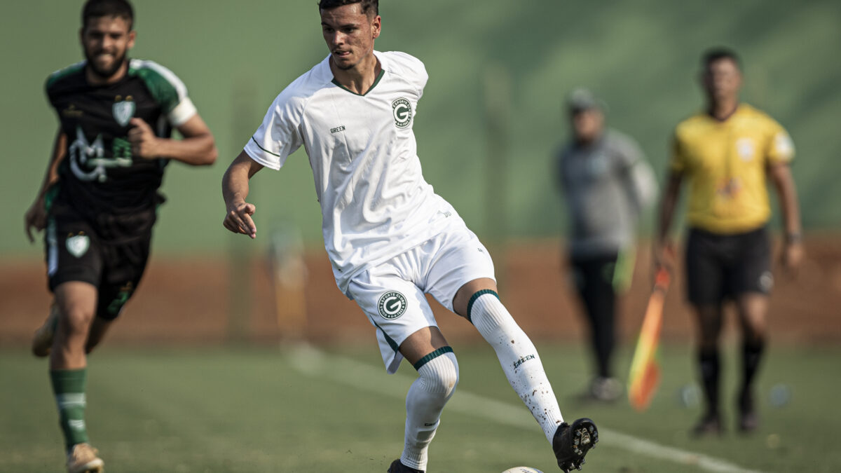 Thiaguinho em ação pelo Goiás Sub-20