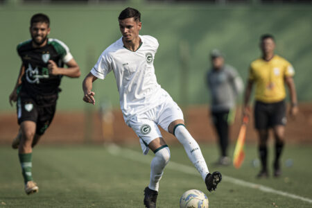 Thiaguinho em ação pelo Goiás Sub-20