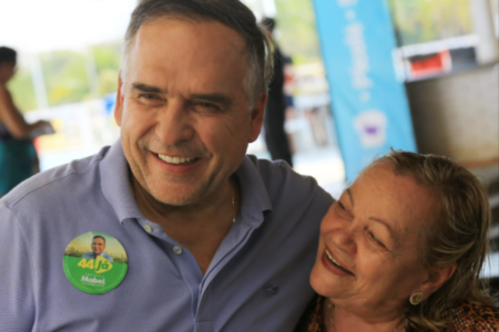 candidato votará às 8h no Centro Educacional OMNI, no Setor Beuno Sandro Mabel faz carreata e visita feiras neste sábado (5); confira a agenda