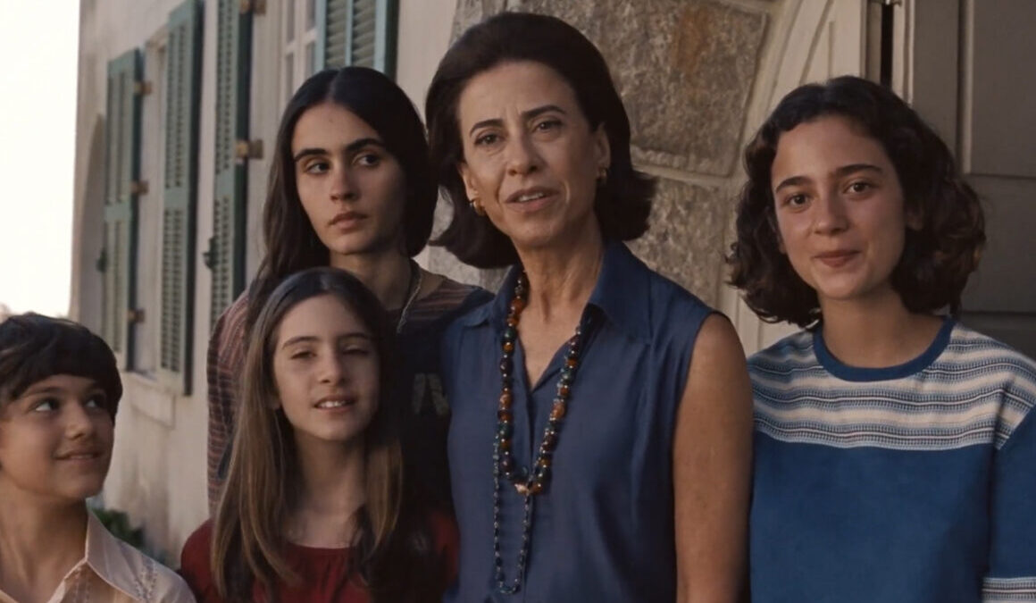 O filme brasileiro "Ainda Estou Aqui", dirigido por Walter Salles (Central do Brasil), venceu o prêmio de Melhor Roteiro no Festival de Veneza 2024. 