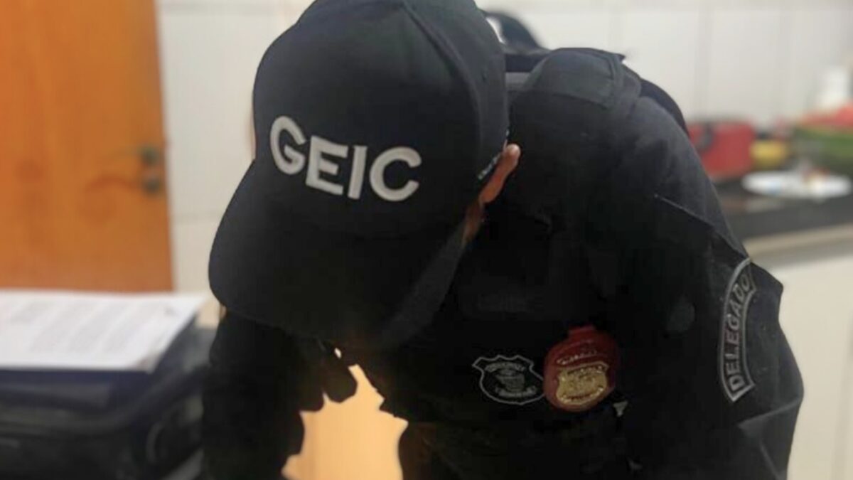 Mulher é investigada por chantagear chefe para não divulgar vídeos íntimos, em Inhumas