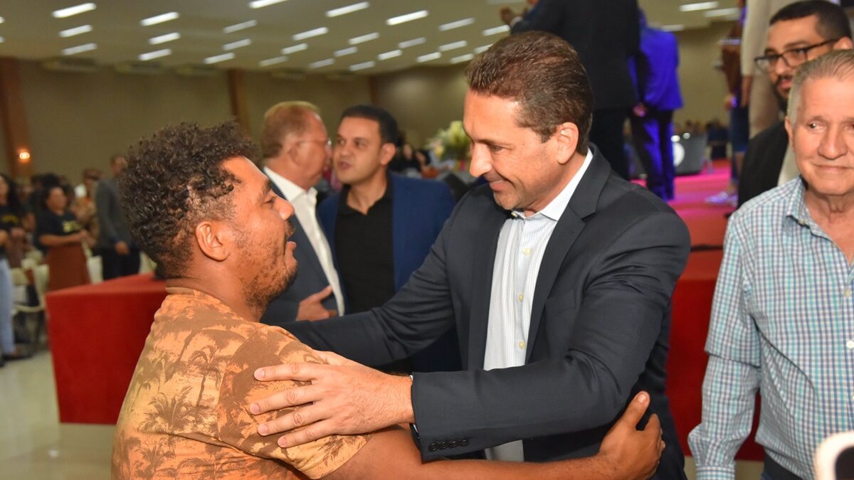 Leandro promete construção de 5 mil casas e regularização fundiária em Aparecida
