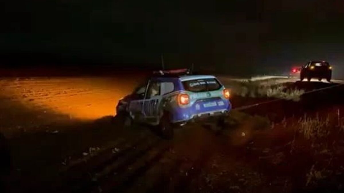 Viatura da PM é atingida por camionete que bateu em moto e matou professor, em Chapadão do Céu Acidente na GO 206