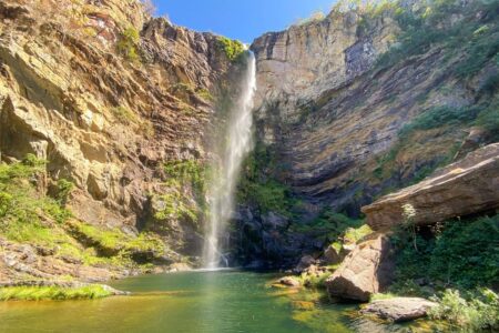 Cachoeira do Parque Nacional da Chapada dos Veadeiros é reaberta após incêndio debelado