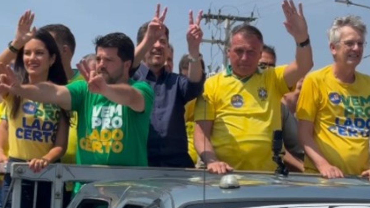 "Amigo que pode orgulhar vocês", diz Bolsonaro em carreata de Márcio Correa em Anápolis