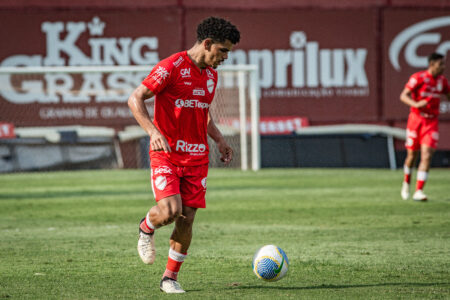 Fábio em ação pelo Vila Nova sub-23 no OBA