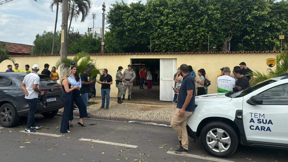 Seção eleitoral que Bolsonaro visitará em goiânia tem baixa movimentação